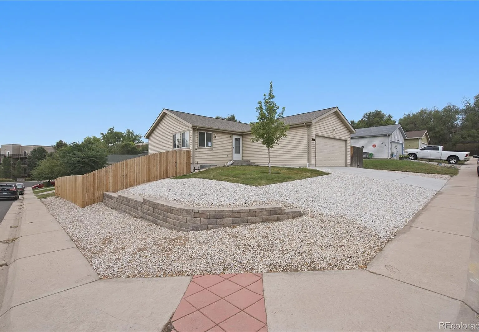 4 bed, 2.0 bath, 2001 sqft, $3,000 — Photo 2