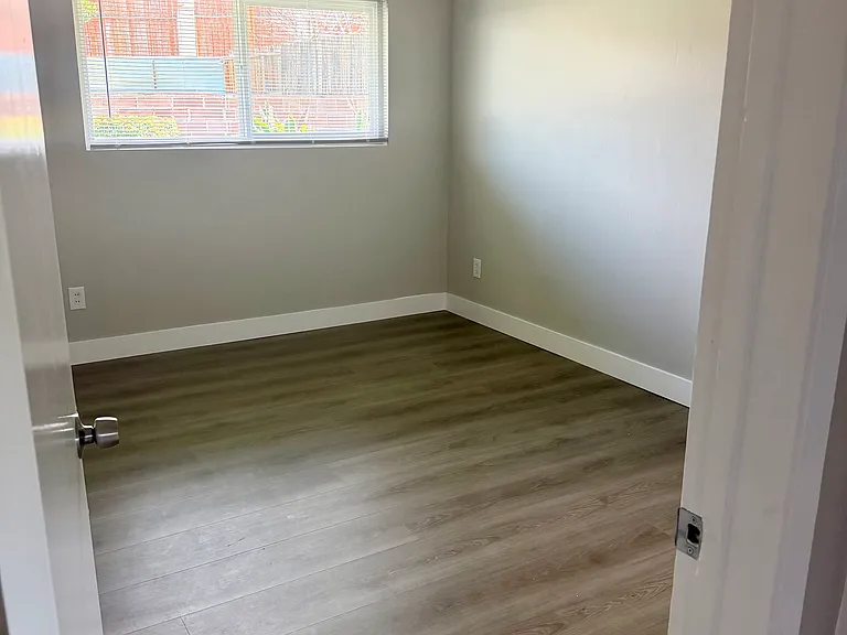 4104 Coronado Ave — Photo 12