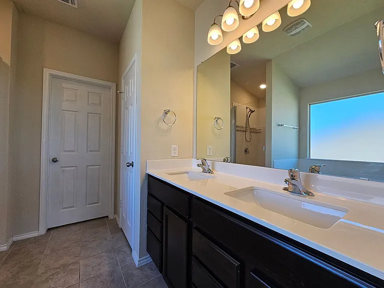 3901 Brunswick Dr — Photo 13