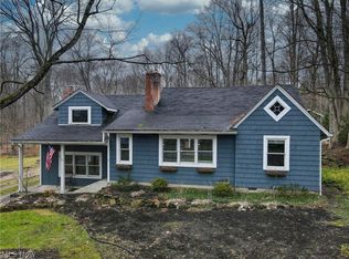 8248 Summit Dr, Chagrin Falls, OH 44023