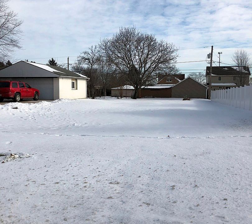 2nd image of 1610 N Center St