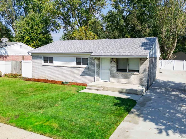 15815 Wellington St, Taylor, MI 48180