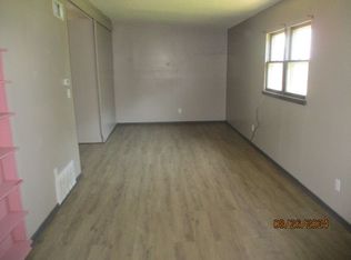 516 SE 6th St APT 2, Abilene, KS 67410