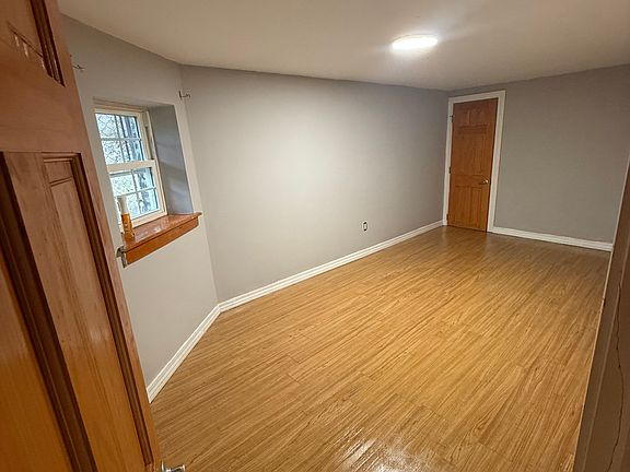 4th image of 844 N Harding Ave #G