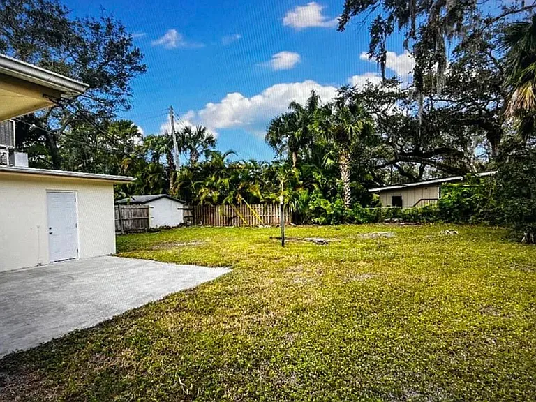 515 Cypress Rd — Photo 4