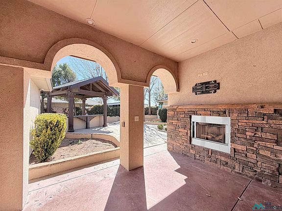 3rd image of 4305 N Hermosa St
