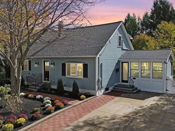 29 Columbus Ave, Newburyport, MA 01950