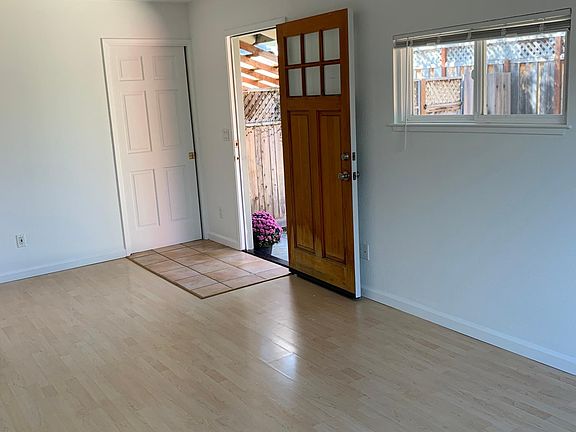 2nd image of 127 Woodcrest Pl