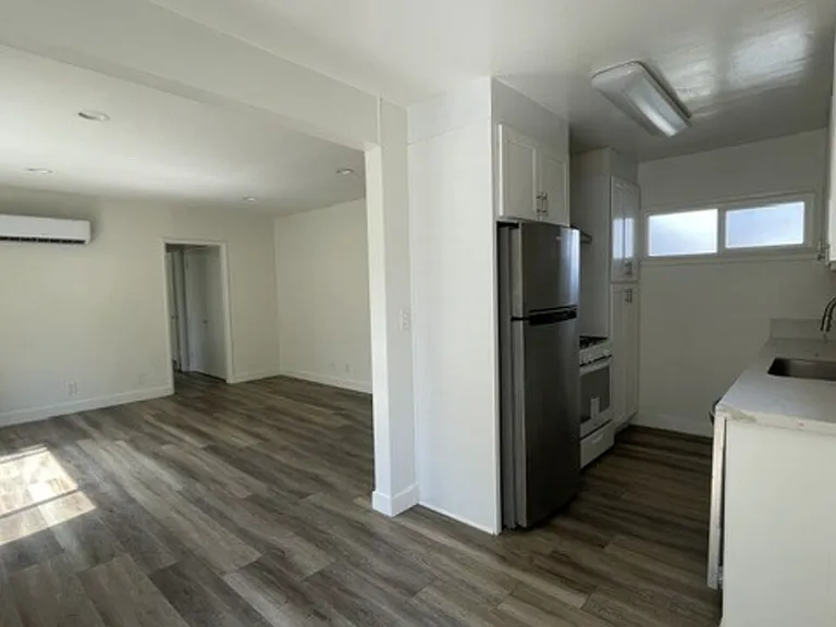 517 S Kenmore Ave #12 — Photo 5