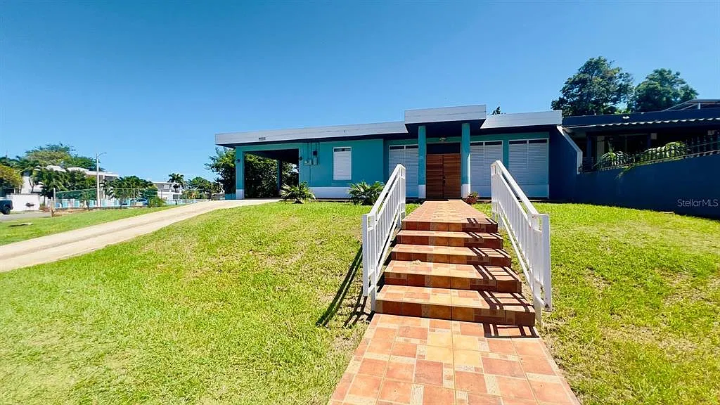 3 bed, 2.0 bath, 2300 sqft, $2,400 — Photo 1