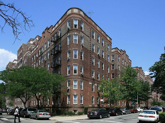 2nd image of 11115 75th Ave APT 4H