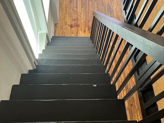 4th image of 17 W Lawrence St #1A