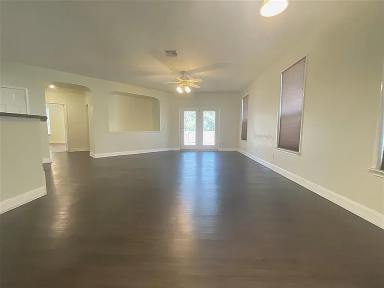 4412 Woodstock Dr — Photo 11