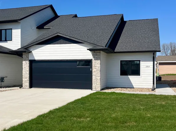 2905 Jenny Cir, Yankton, SD 57078
