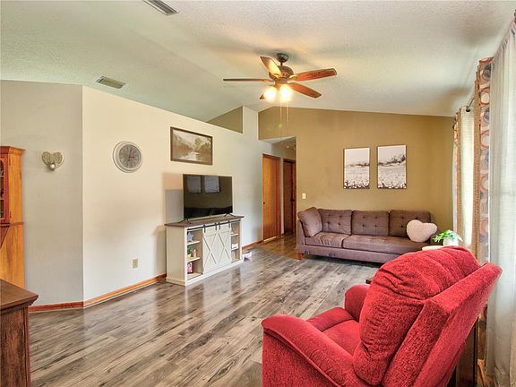 3rd image of 3815 SE 62nd St