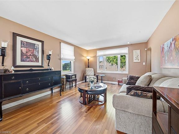 4th image of 37 Hill Ave