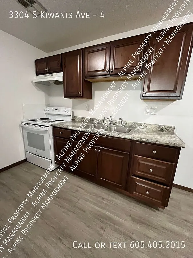 Rent Special - Newly Renovated 2 Bed/1 Bath Apartment For Rent! — Photo 3