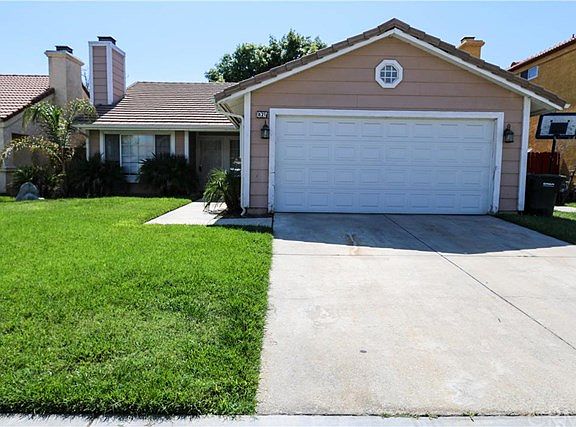 2nd image of 821 Pinehurst Dr