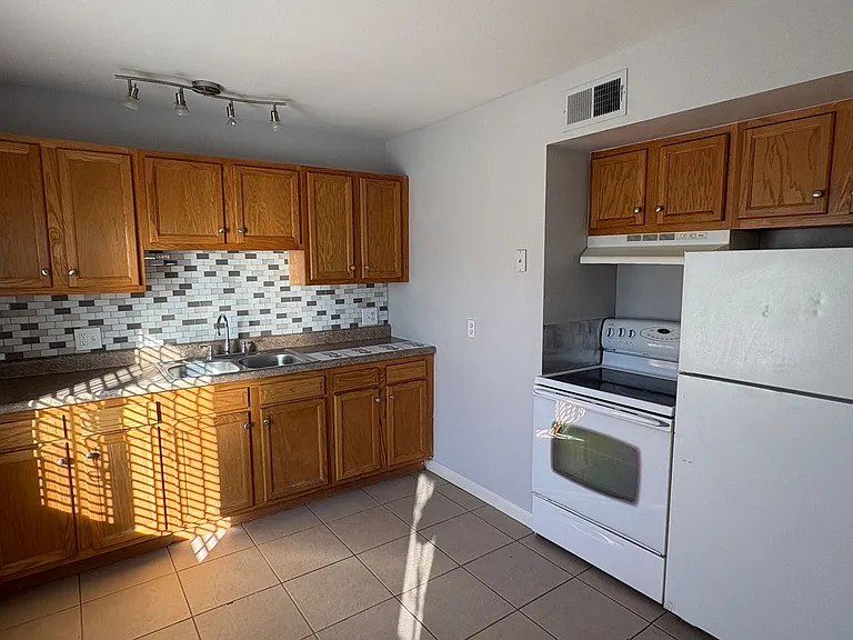 2837 N Euclid Ave #1-6 — Photo 2