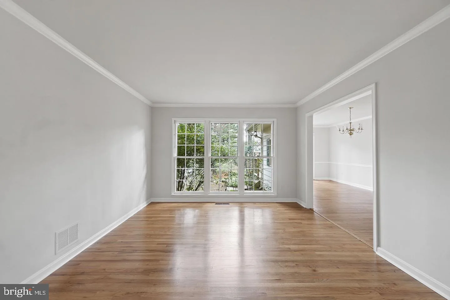 4 bed, 2.5 bath, 2315 sqft, $5,000 — Photo 3