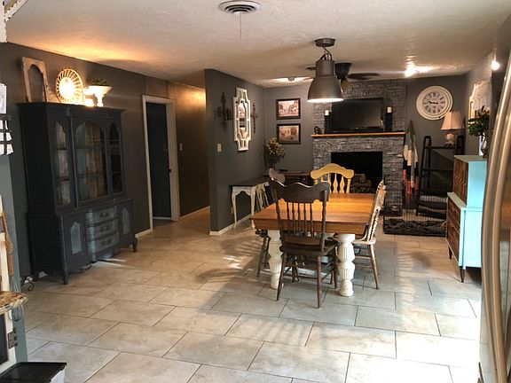 3rd image of 625 Hollyhock St