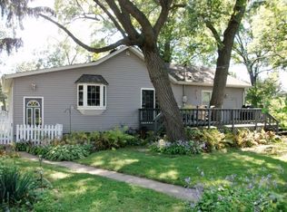 27722 W Moraine Dr, Ingleside, IL 60041