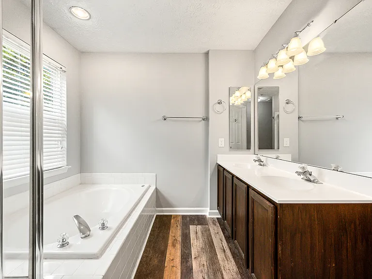 2716 Mapleview Ct — Photo 11