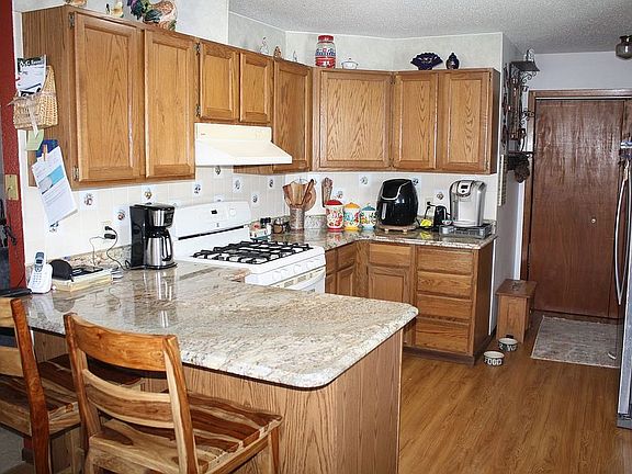 5th image of 908 1st St E