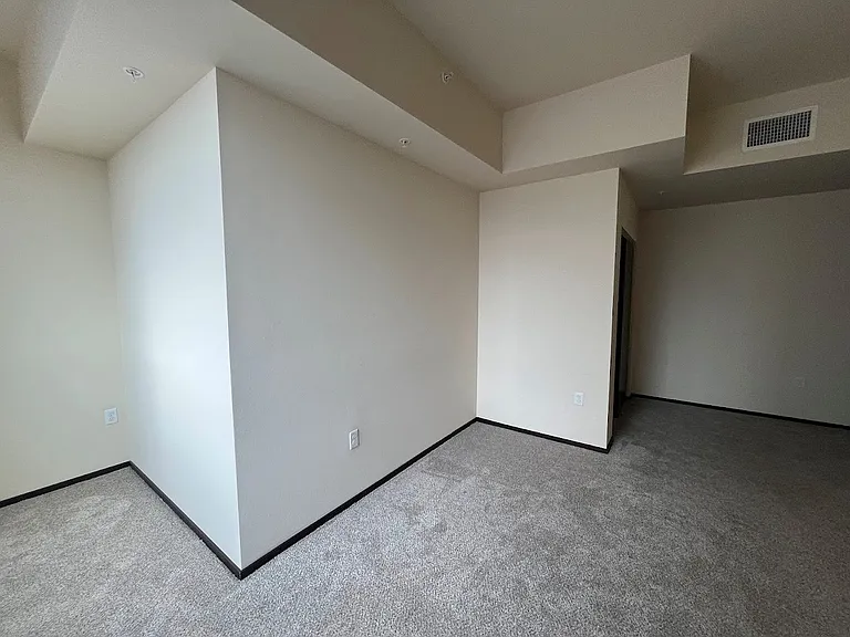 Galaxie High Rise Apartments — Photo 178