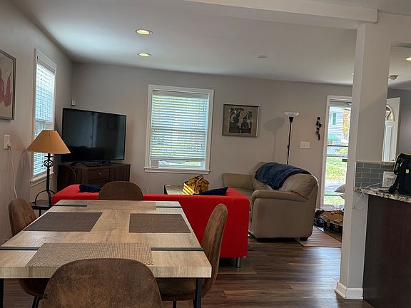 5th image of 2908 Dresden St
