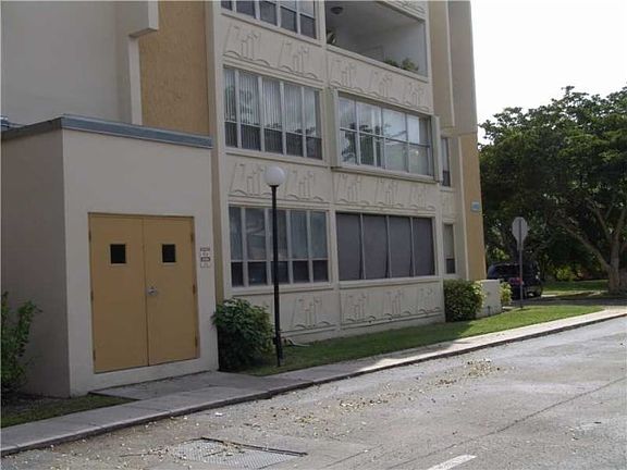 4th image of 6901 SW 147th Ave APT 1H
