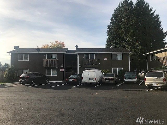 1st image of 812 826 22nd St NE