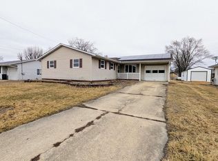 1267 E Locust St, Canton, IL 61520