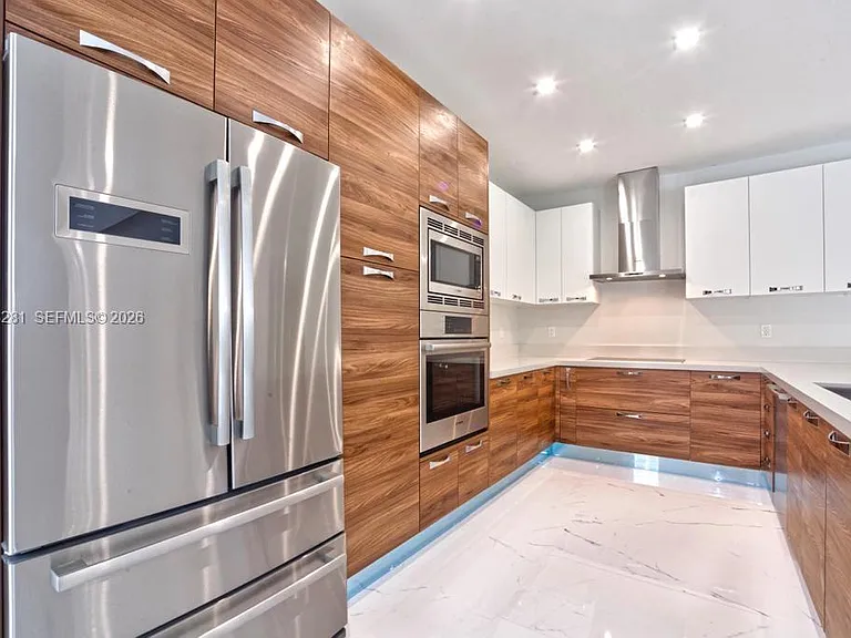 718 Valencia Ave #202 — Photo 13