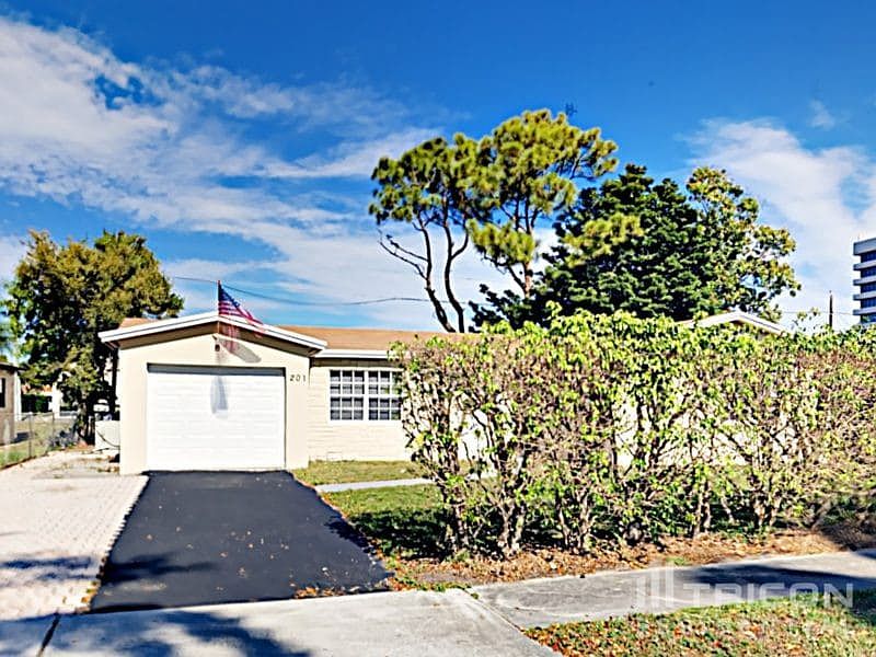1st image of 201 S Sequoia Dr
