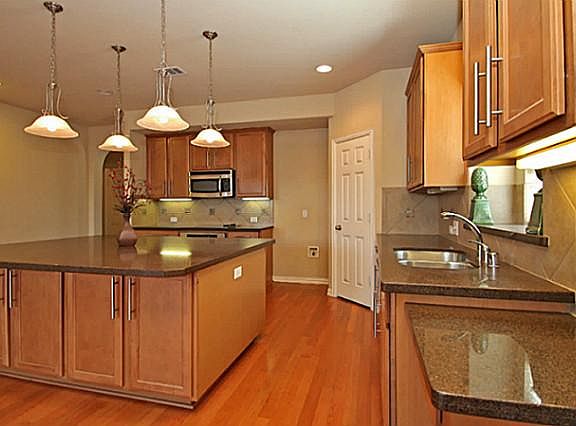 5th image of 7213 Sugarplum Dr