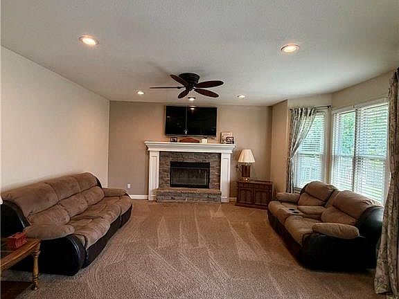 3rd image of 1437 Coventry Ln