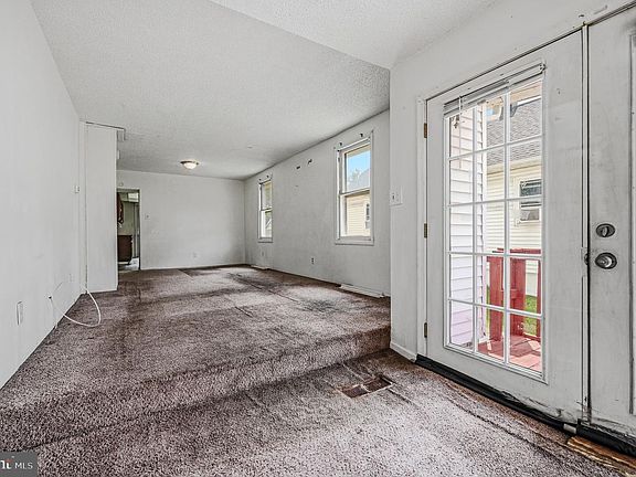 5th image of 504 West Ave