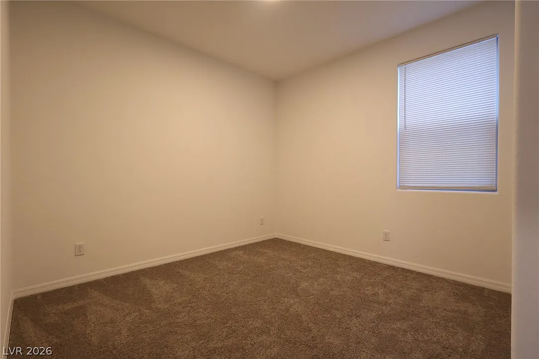 5 bed, 3.0 bath, 2206 sqft, $2,395 — Photo 4