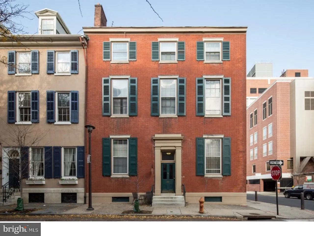 901 Clinton St — Photo 1