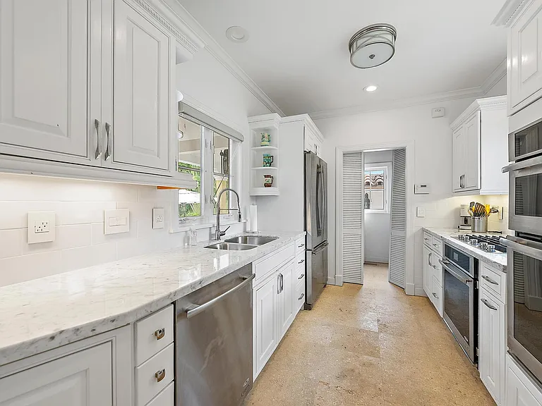 325 Seaspray Ave — Photo 5
