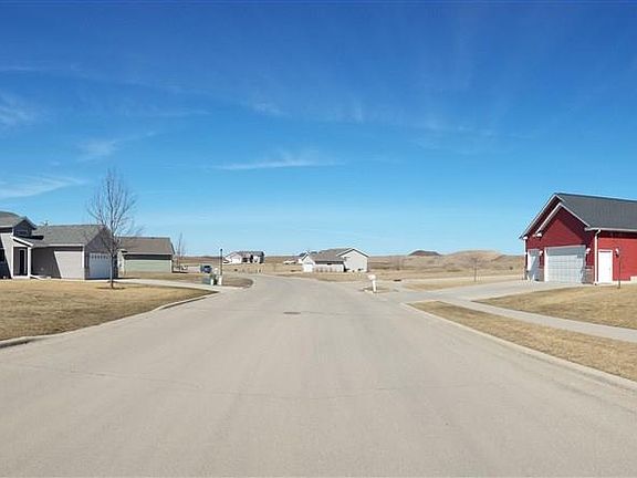 3rd image of 576 Oakwood Dr