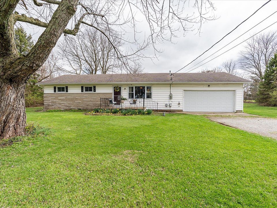 1st image of 392 Hickory Ln