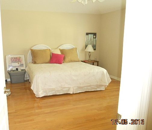 Hardwood floors king size MB