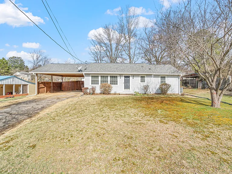 331 Sarvis Dr — Photo 6