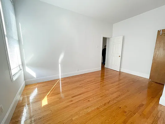 Rented by Ulas Real Estates Inc | media 25