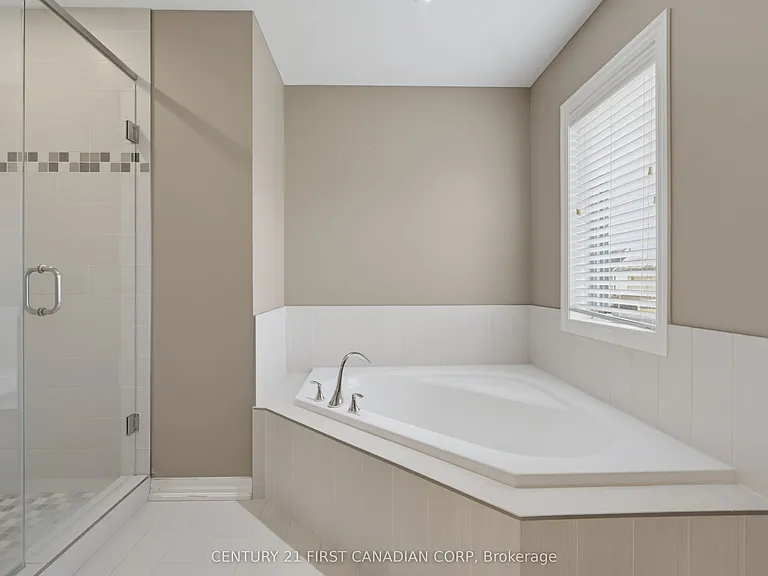 1018 Medway Park Dr — Photo 23