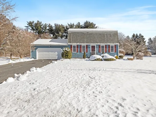 34 Rolling Hills Dr, East Bridgewater, MA 02333