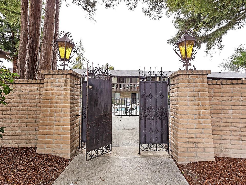 Main entry to complex