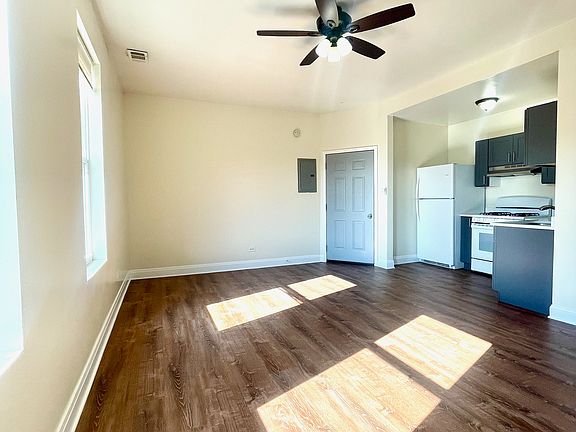 3rd image of 2521 S Albany Ave #2R